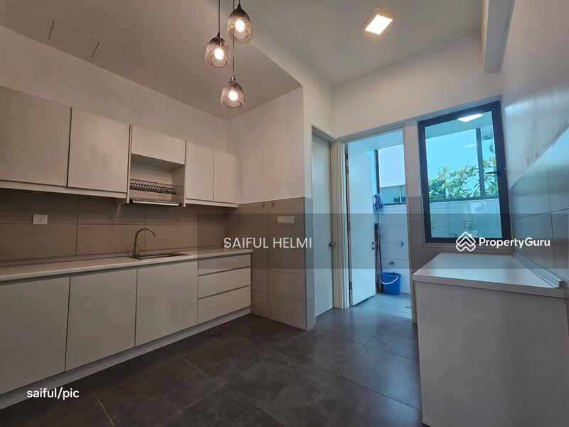 For Sale - 3 Storey link @ Lake Point Residence Cyberjaya