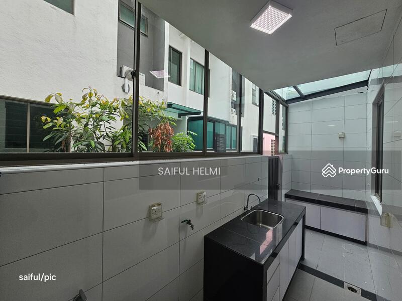 For Sale - 3 Storey link @ Lake Point Residence Cyberjaya