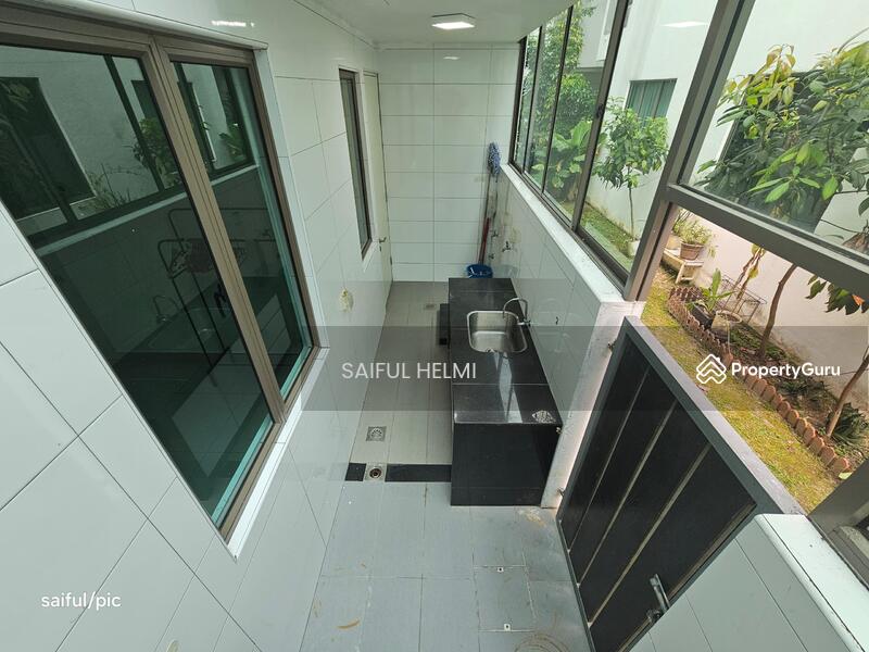 For Sale - 3 Storey link @ Lake Point Residence Cyberjaya