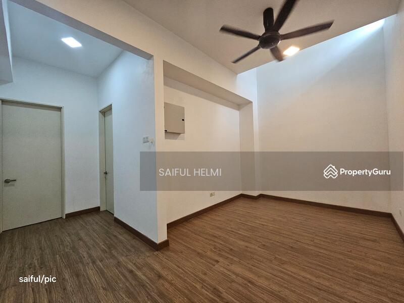 For Sale - 3 Storey link @ Lake Point Residence Cyberjaya