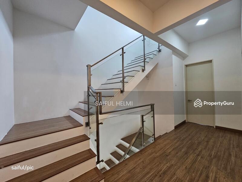 For Sale - 3 Storey link @ Lake Point Residence Cyberjaya
