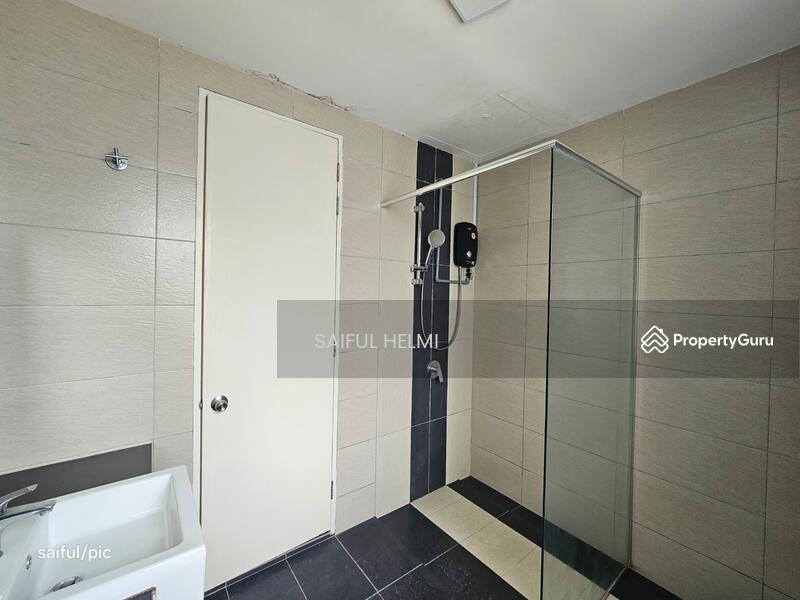 For Sale - 3 Storey link @ Lake Point Residence Cyberjaya