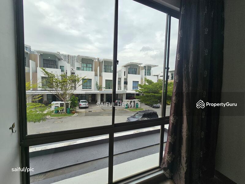 For Sale - 3 Storey link @ Lake Point Residence Cyberjaya