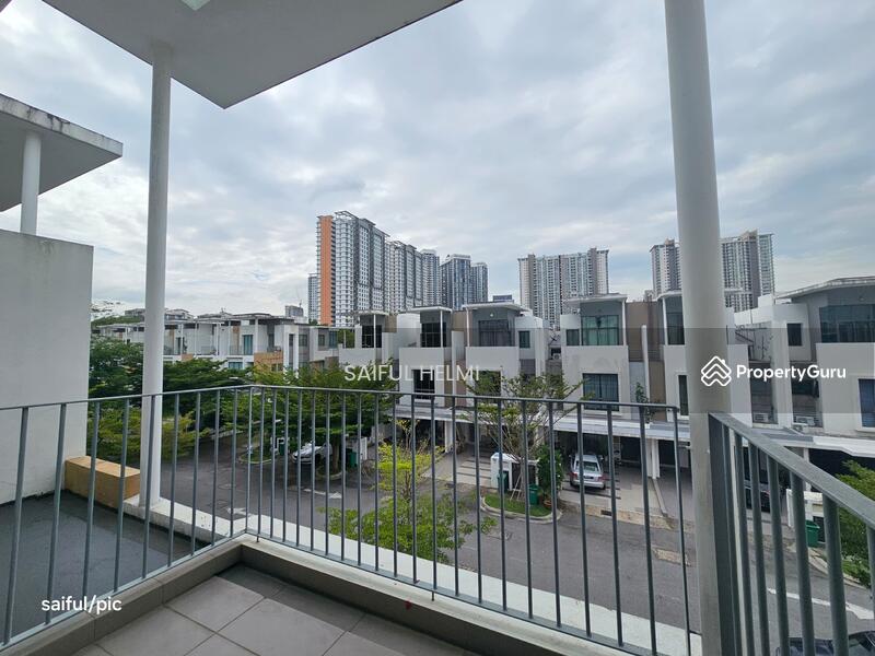 For Sale - 3 Storey link @ Lake Point Residence Cyberjaya