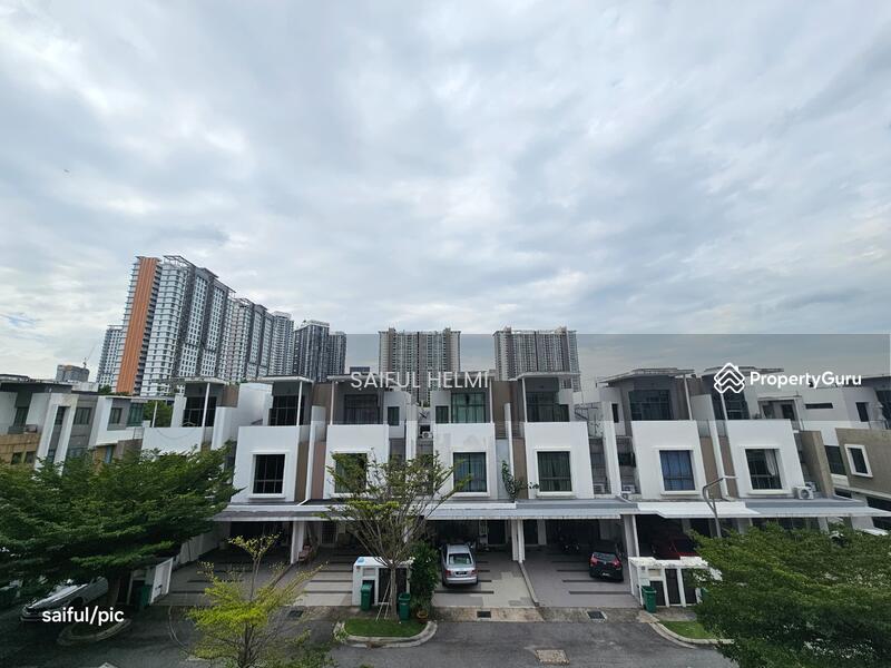 For Sale - 3 Storey link @ Lake Point Residence Cyberjaya