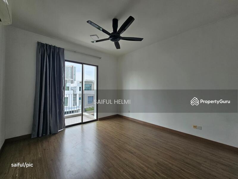 For Sale - 3 Storey link @ Lake Point Residence Cyberjaya