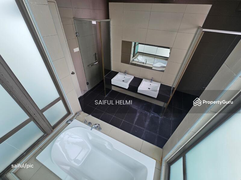 For Sale - 3 Storey link @ Lake Point Residence Cyberjaya