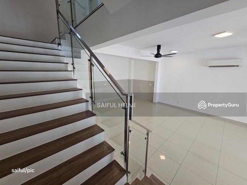 For Sale - 3 Storey link @ Lake Point Residence Cyberjaya
