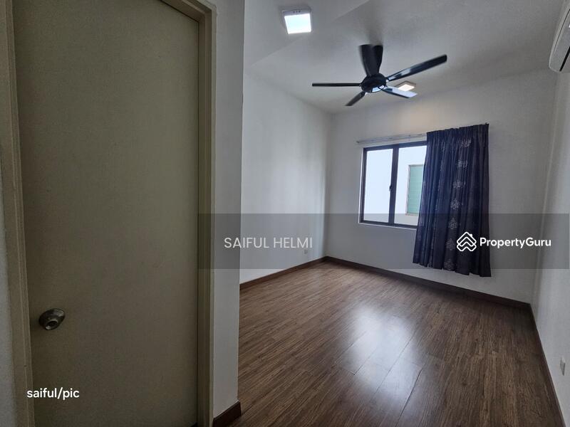 For Sale - 3 Storey link @ Lake Point Residence Cyberjaya