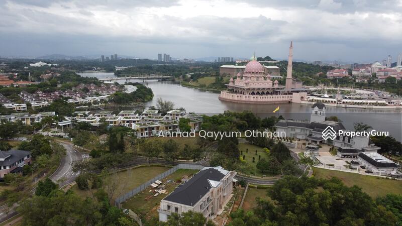 Near to Darul Ehsan Palace and Putrajaya Mosque