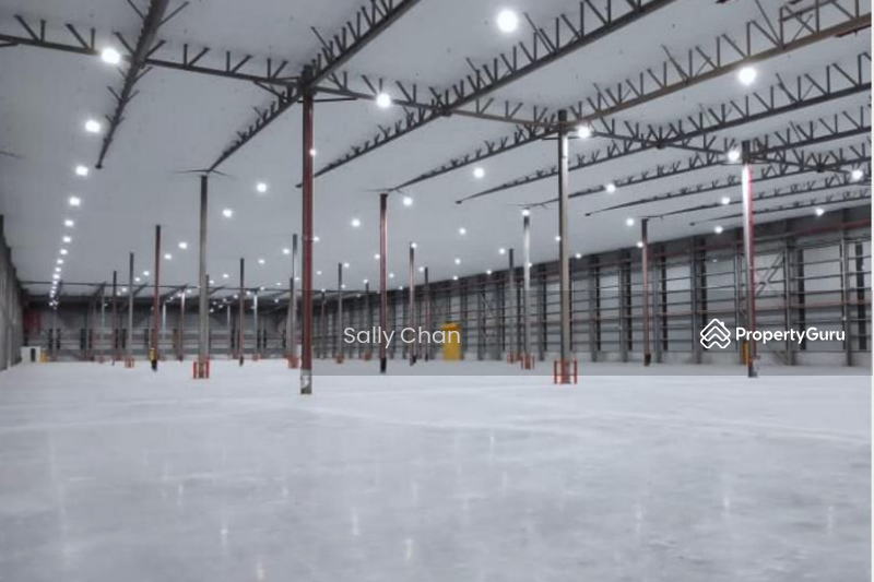 Untuk Disewa - Single storey 40feet high warehouse with 9 loading bays complete with dock levelers.