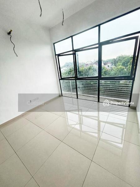 For Sale - LAST 3 unit Shj Rumah 3 Tingkat Eksklusif di Shah Alam Kurang Jam, Terus Sampai Kerja