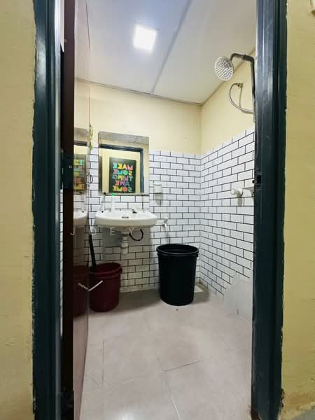Flat for Sale at Damai Utama - Joey Wong - Bathroom - PropertyGuru.com.my