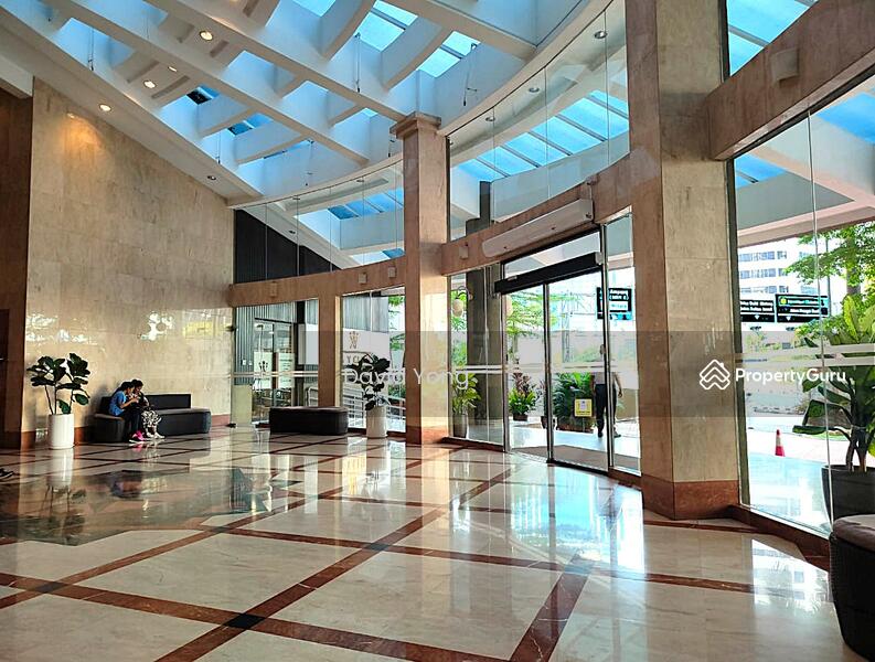 Vista Damai untuk Untuk Disewa - RM 3,300 /bulan, Mac 2026 - Spacious entrance lobby with soaring ceilings and abundant natural light - PropertyGuru.com.my
