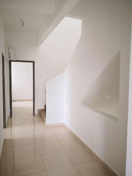 Rumah Kluster untuk Dijual di Taman Mutiara Mas (Skudai) - Endy Law Law - Corridor - PropertyGuru.com.my
