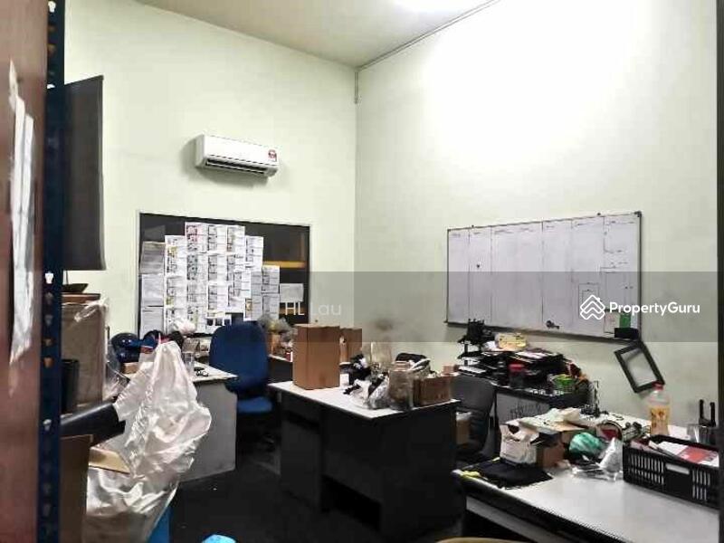 For Sale - 2.5 Storey Shop Office with basement 22' x 75' @ Puchong Gateway