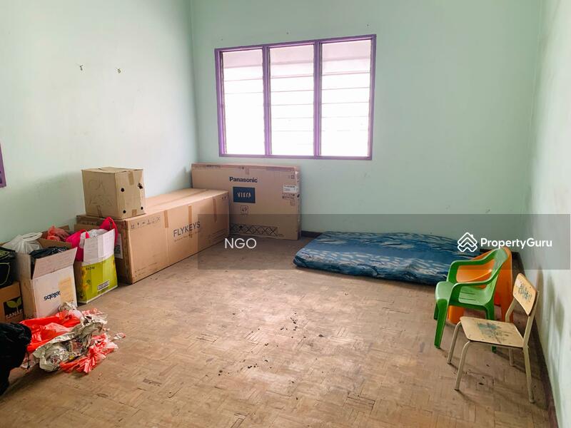 Untuk Dijual - End Lot Double Storey Terrace House Taman Maju