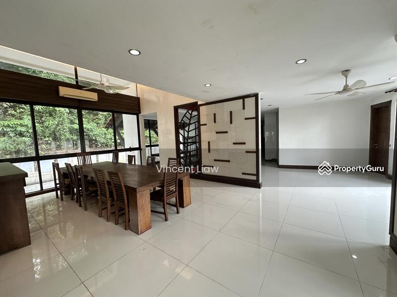 Untuk Dijual - Bungalow with Pool Overlooking Reserve Forest