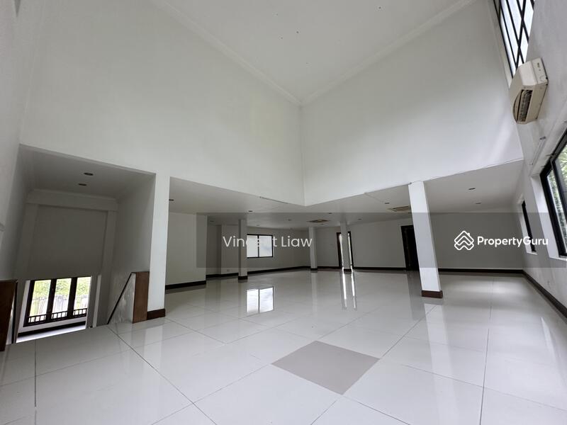 Untuk Dijual - Bungalow with Pool Overlooking Reserve Forest