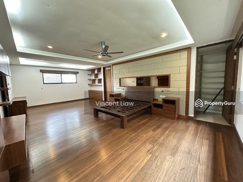 Untuk Dijual - Bungalow with Pool Overlooking Reserve Forest