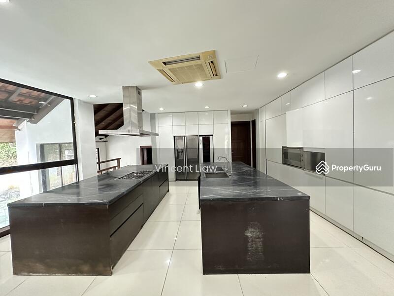 Untuk Dijual - Bungalow with Pool Overlooking Reserve Forest