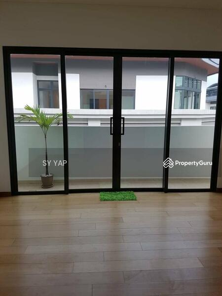 For Sale - Plaza Arkadia