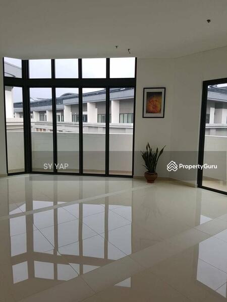 For Sale - Plaza Arkadia