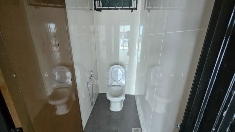 Shop for Rent in Taman Melaka Raya (Melaka City) - Alvin Chan Kai Boon - Bathroom - PropertyGuru.com.my