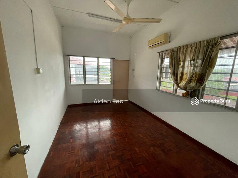 Untuk Dijual - Kampung Lapan Double Storey Corner Freehold