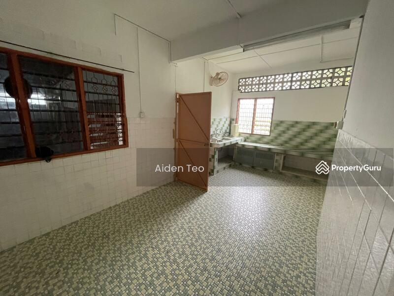 Untuk Dijual - Kampung Lapan Double Storey Corner Freehold