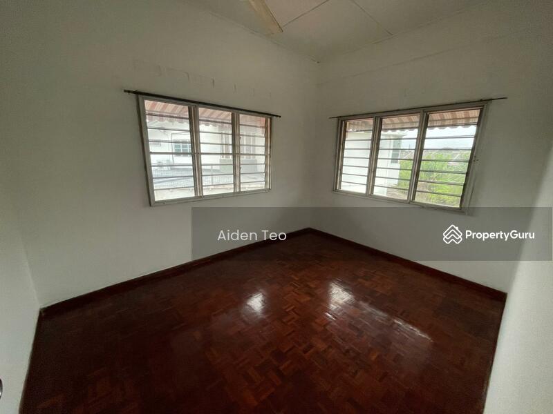 Untuk Dijual - Kampung Lapan Double Storey Corner Freehold