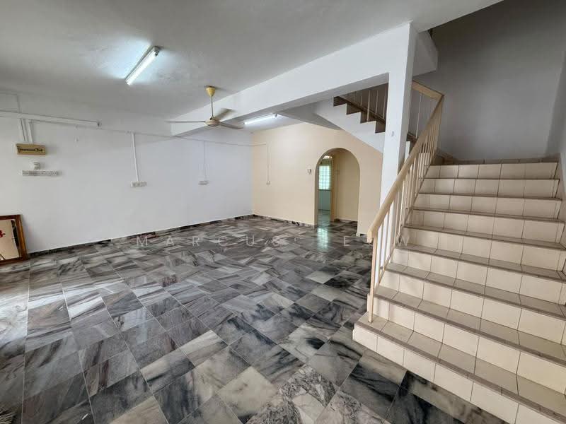 2-storey Terraced House for Sale in Taman Baiduri (Seremban) - Marcus Yeow - Living Room - PropertyGuru.com.my
