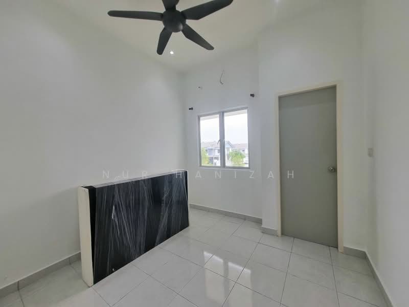 2-storey Terraced House for Sale in Bandar Puncak Alam (Puncak Alam) - Nur Hanizah - PropertyGuru.com.my