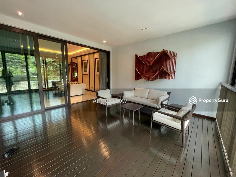 Private entrance directly from lobby, also as a balcony facing pool 
