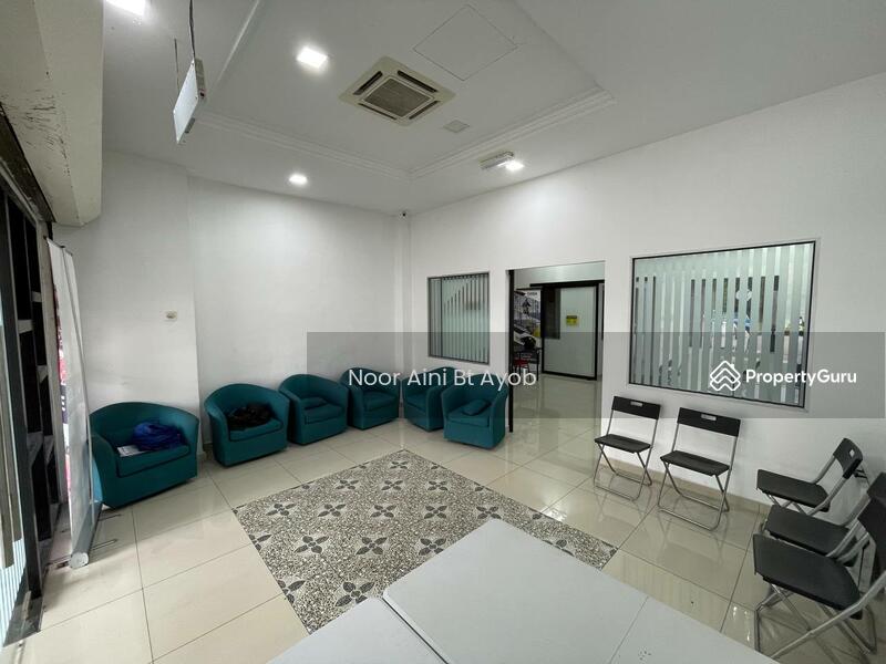 Untuk Dijual - 4 Storey Shoplot Bandar Baru Salak Tinggi Sepang Good ROI