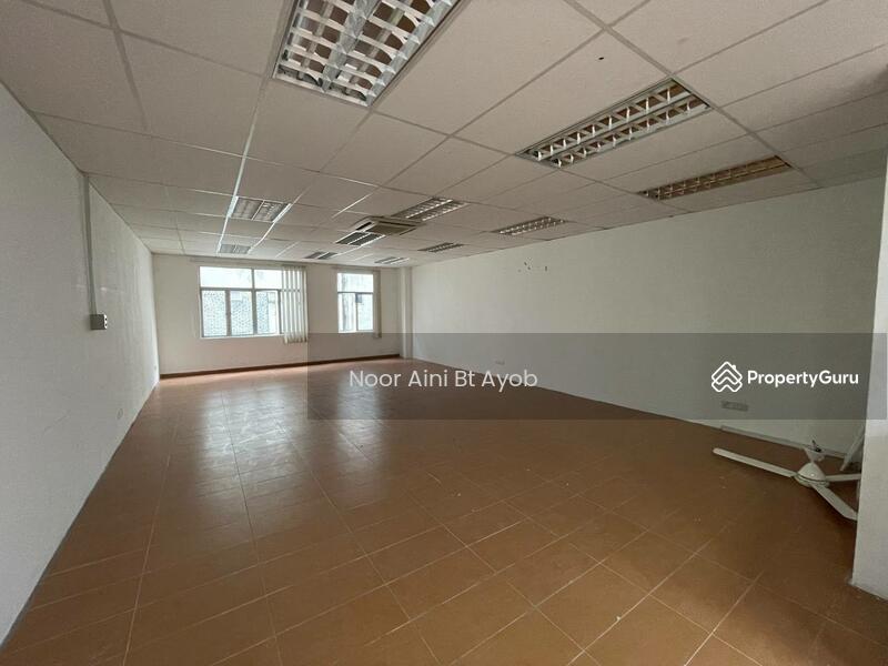 Untuk Dijual - 4 Storey Shoplot Bandar Baru Salak Tinggi Sepang Good ROI