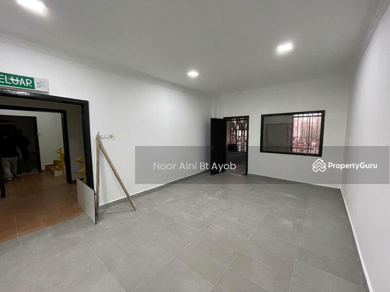 Untuk Dijual - 4 Storey Shoplot Bandar Baru Salak Tinggi Sepang Good ROI