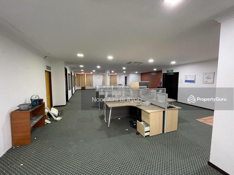 Untuk Dijual - 4 Storey Shoplot Bandar Baru Salak Tinggi Sepang Good ROI
