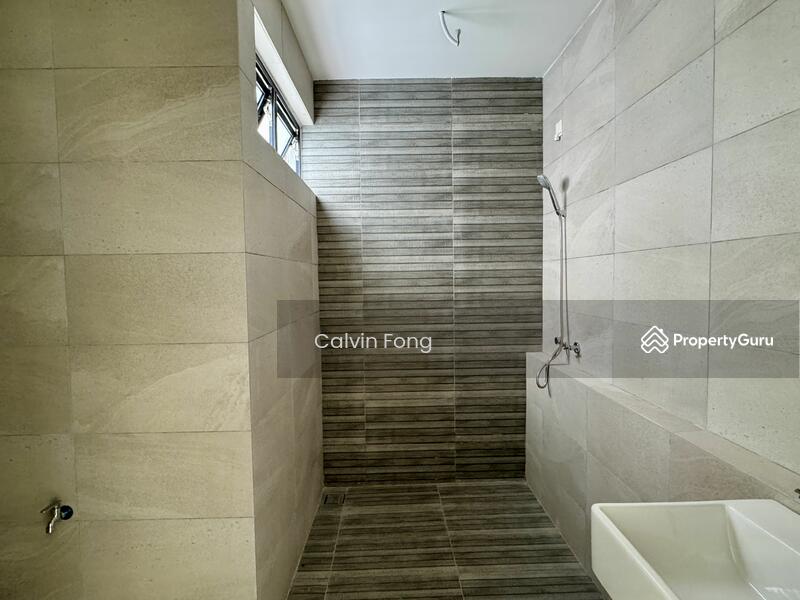 Master bedroom attached bathroom