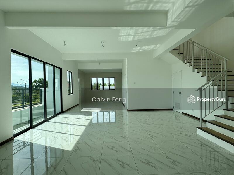 Spacious living and dining area