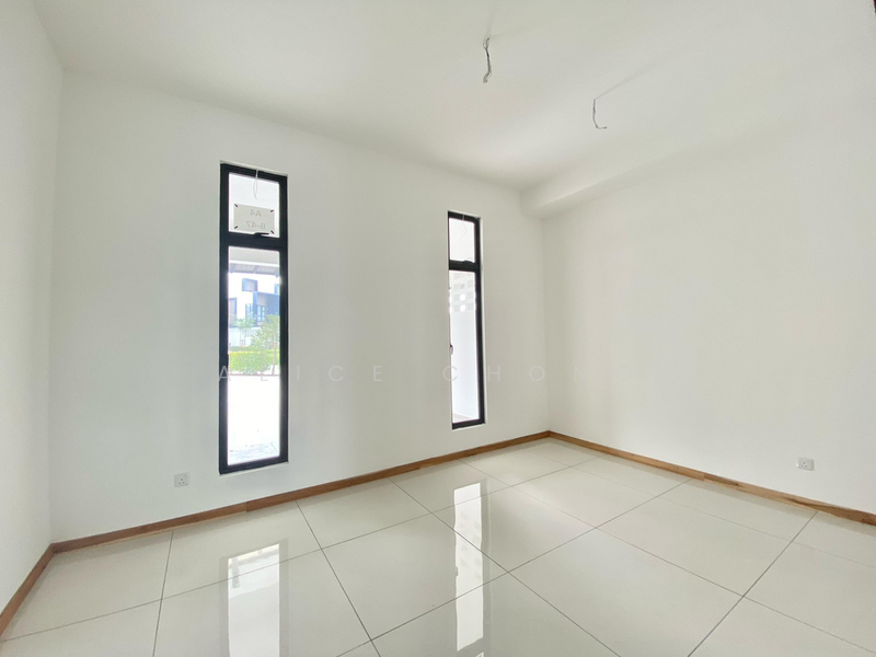 Rumah Teres 2 Tingkat untuk Dijual di Leisure Farm (Gelang Patah) - Alice Chong - PropertyGuru.com.my