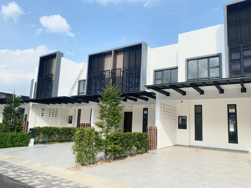 Rumah Teres 2 Tingkat untuk Dijual di Leisure Farm (Gelang Patah) - Alice Chong - PropertyGuru.com.my