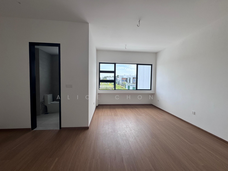 Rumah Teres 2 Tingkat untuk Dijual di Leisure Farm (Gelang Patah) - Alice Chong - PropertyGuru.com.my