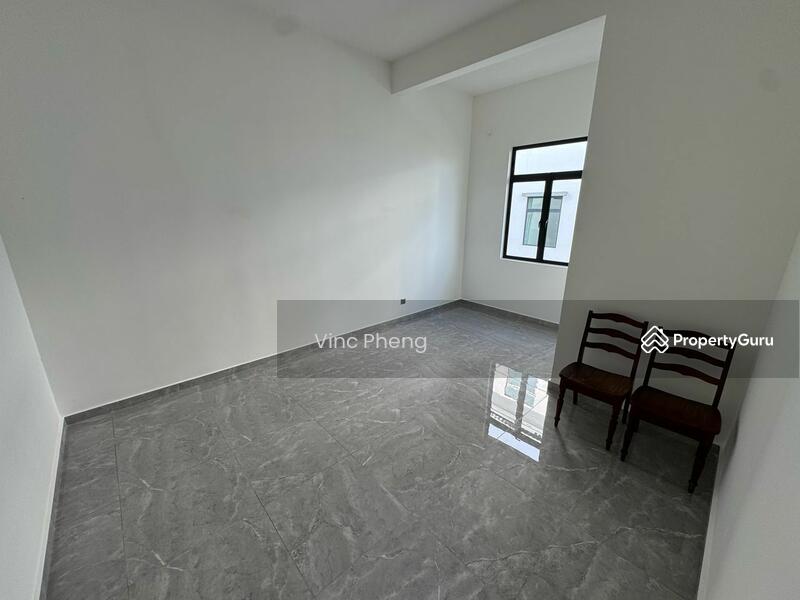 For Sale - Terrace house at Bandar Botani Parkland