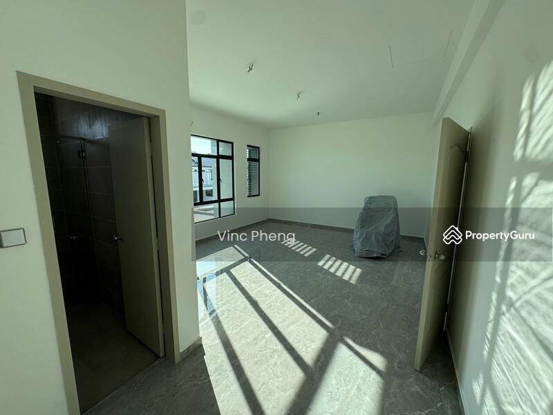 For Sale - Terrace house at Bandar Botani Parkland