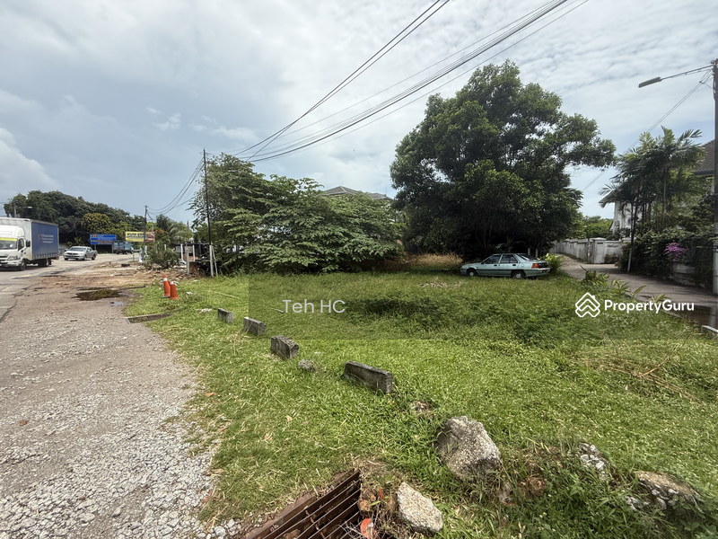 angle from the right front (facing main road)