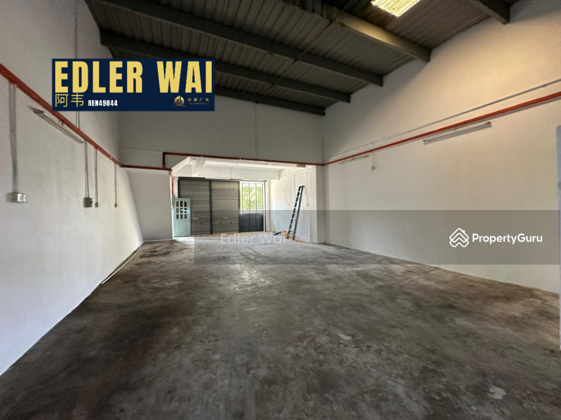 Untuk Disewa - 1.5 Storey Terrace Light Industry @ Taman Usaha Jaya