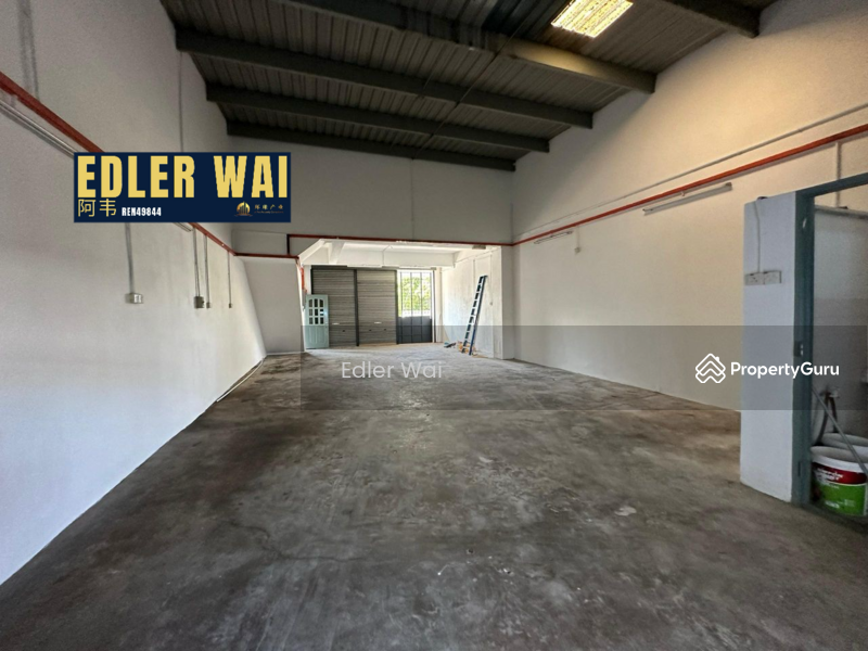 Untuk Disewa - 1.5 Storey Terrace Light Industry @ Taman Usaha Jaya