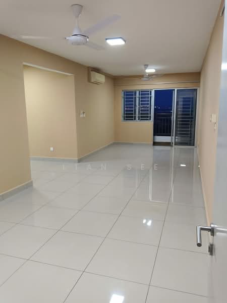 Servis Apartment untuk Disewa di Sentrovue - Lian See - Living Room - PropertyGuru.com.my