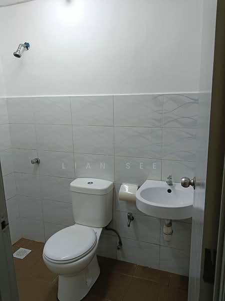 Servis Apartment untuk Disewa di Sentrovue - Lian See - Bathroom - PropertyGuru.com.my
